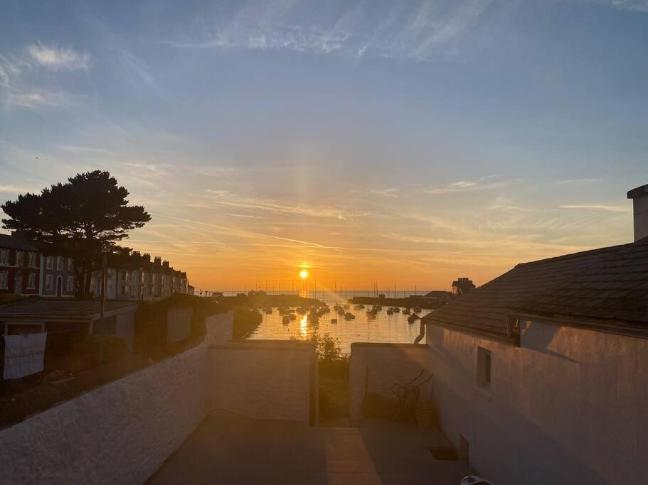Aberaeron Island House - Panoramic Harbour Views Villa Exteriör bild